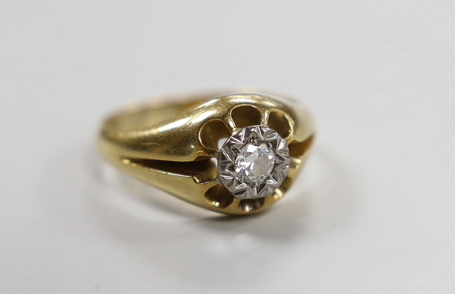 An 18ct illusion and claw set solitaire diamond ring, size Q/R, gross weight 8 grams.